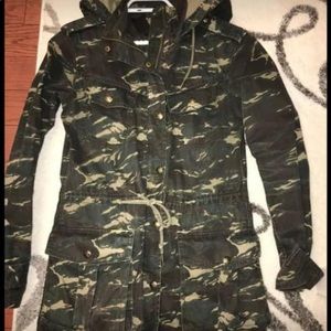 Talula tna aritzia camo jacket cargo